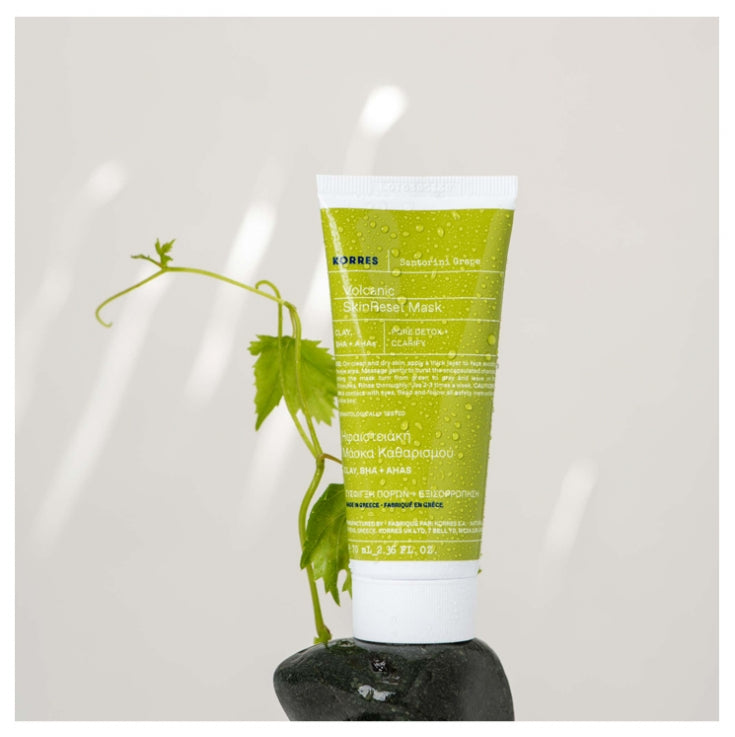 Santorini Grape Cleansing Mask/ Маска за почистване с активен въглен и грозде